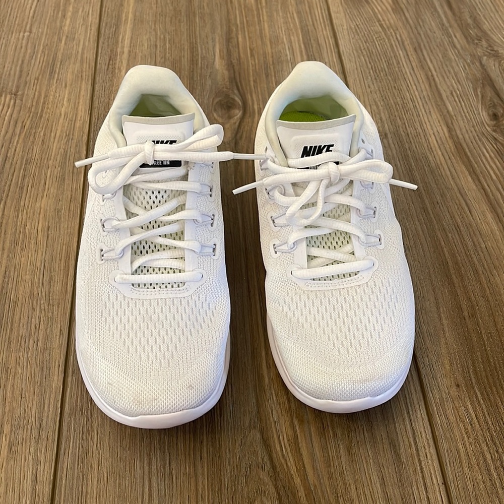 Nike free run tennis shoes